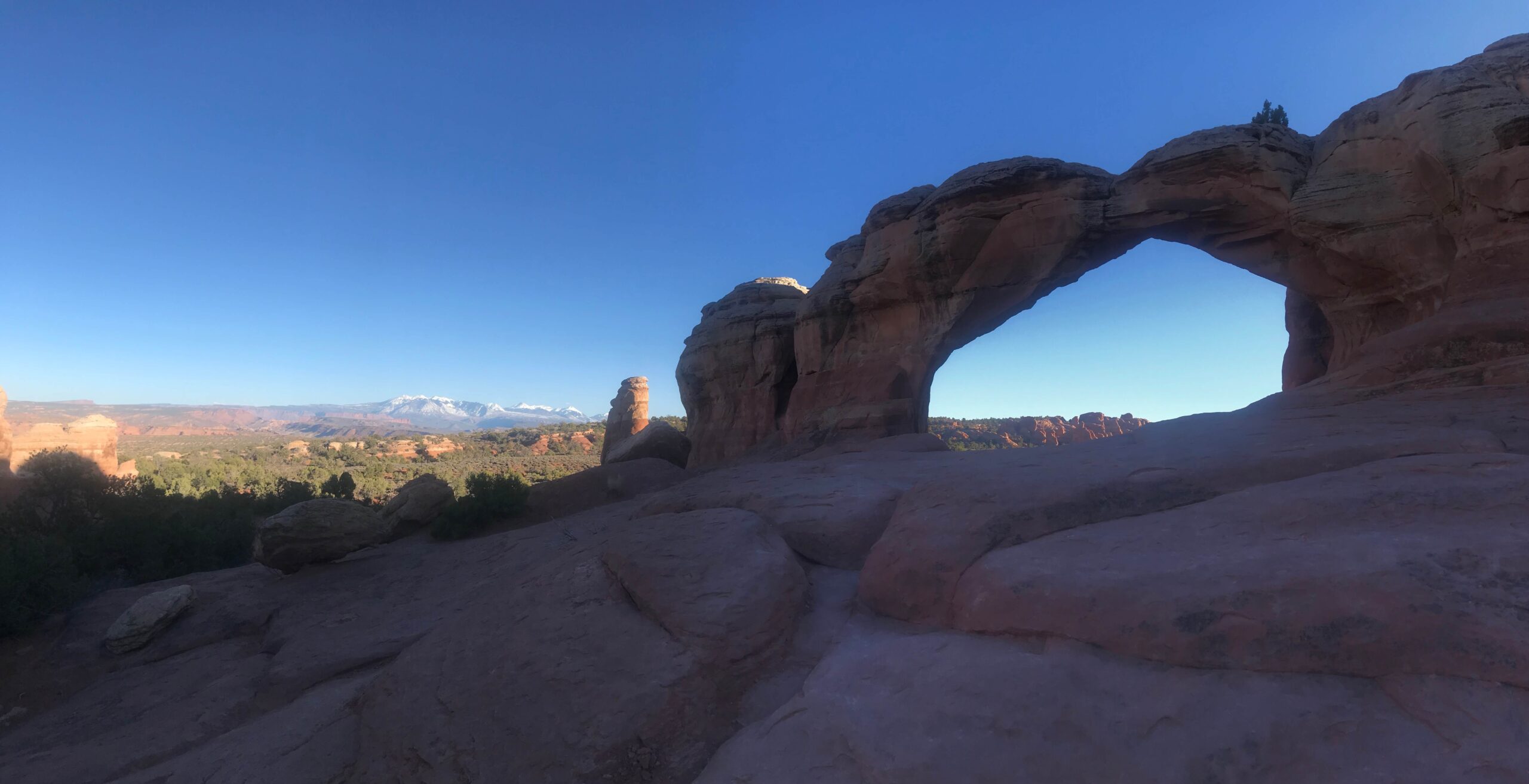 Family Hike to Broken Arch